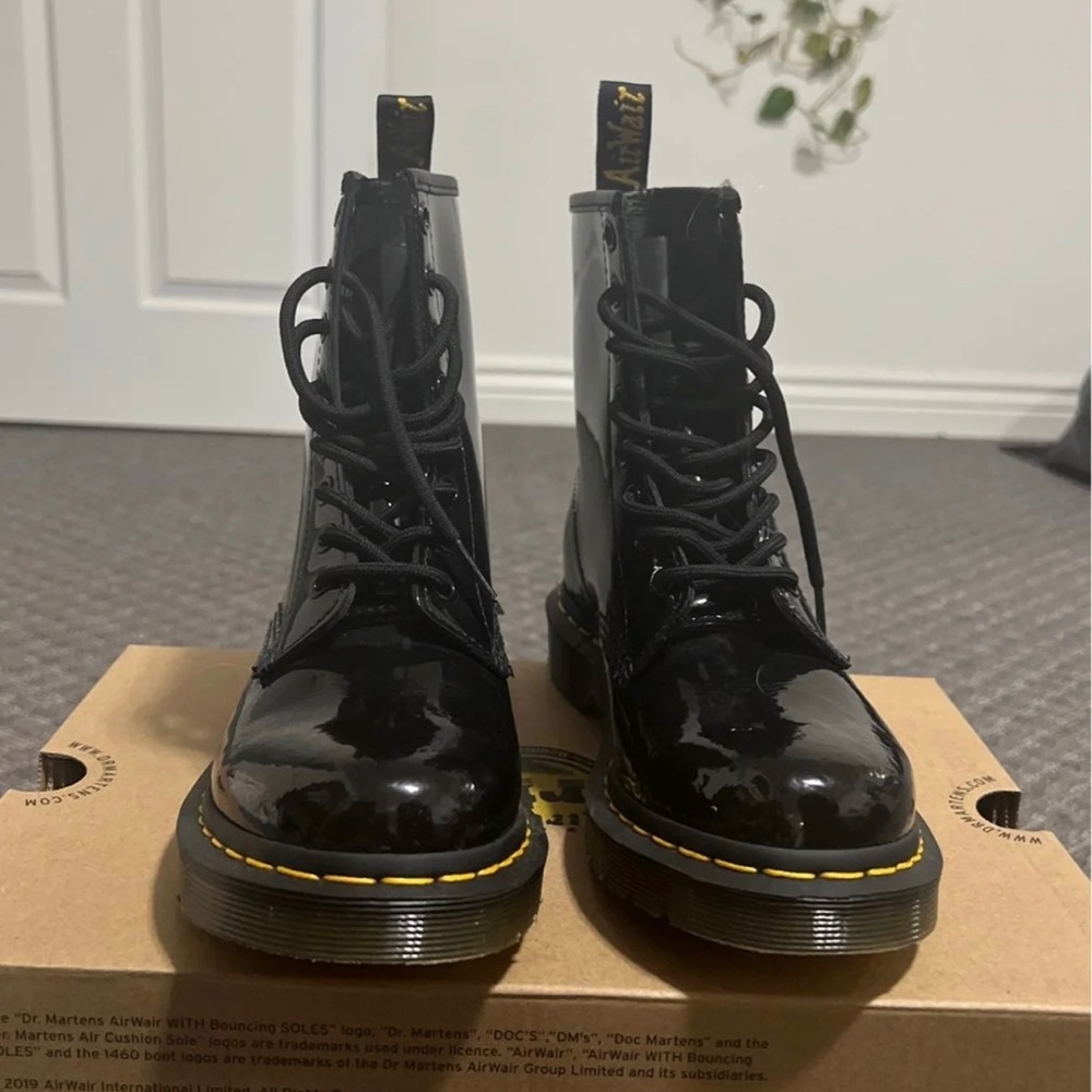 Dr. Martens 1460 Black Patent Lamper